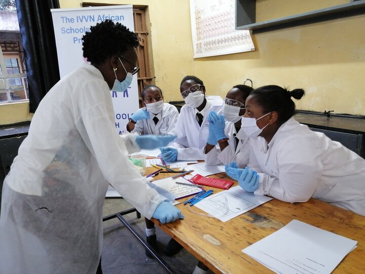 Students discussing with an instructor